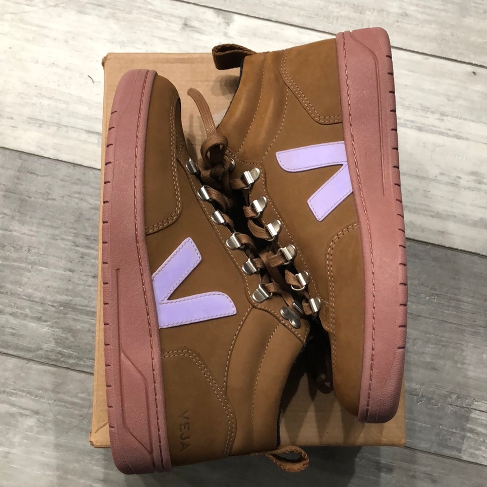 NWT Veja Roraima High-Top - Size 39 - Brown Lavender
